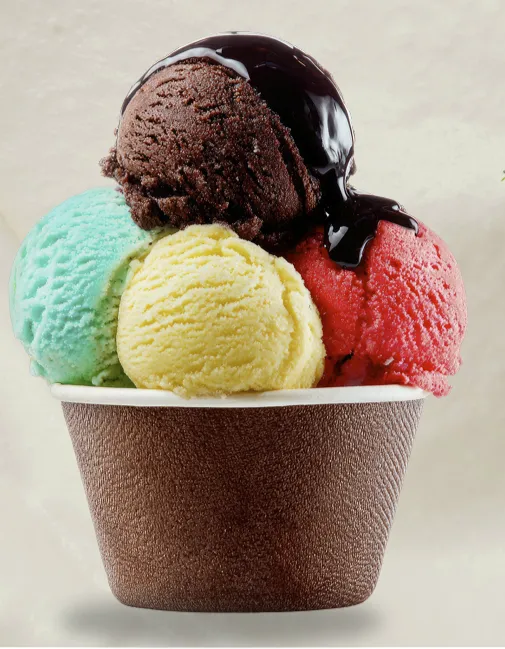 Gemischtes italienisches Eis im Becher